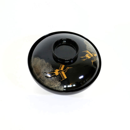 Couvercle de bol en laque urushi noir orné de grues dorées en maki-e, artisanat japonais