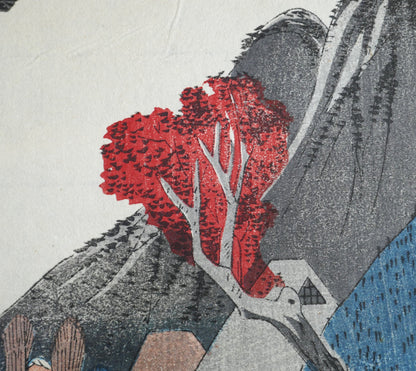 Gros plan sur l’arbre rouge vif au centre de la composition – estampe japonaise de Hiroshige, Okabe