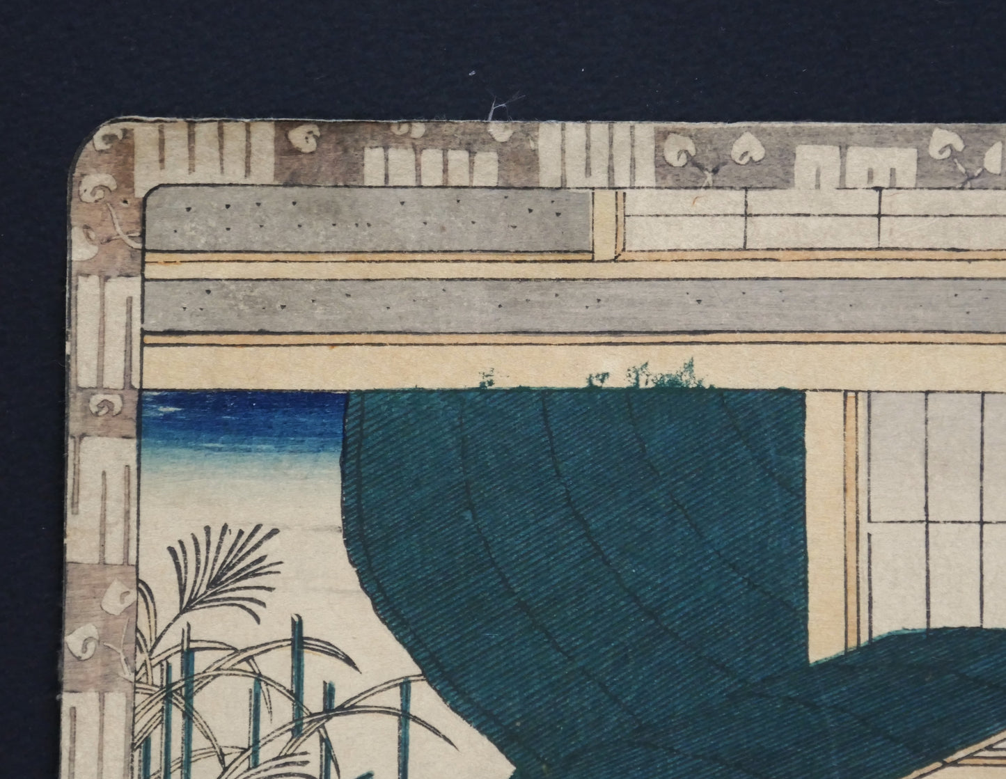 Détail de l’architecture et du décor intérieur japonais dans une estampe ancienne de l’époque Edo par Toyokuni III