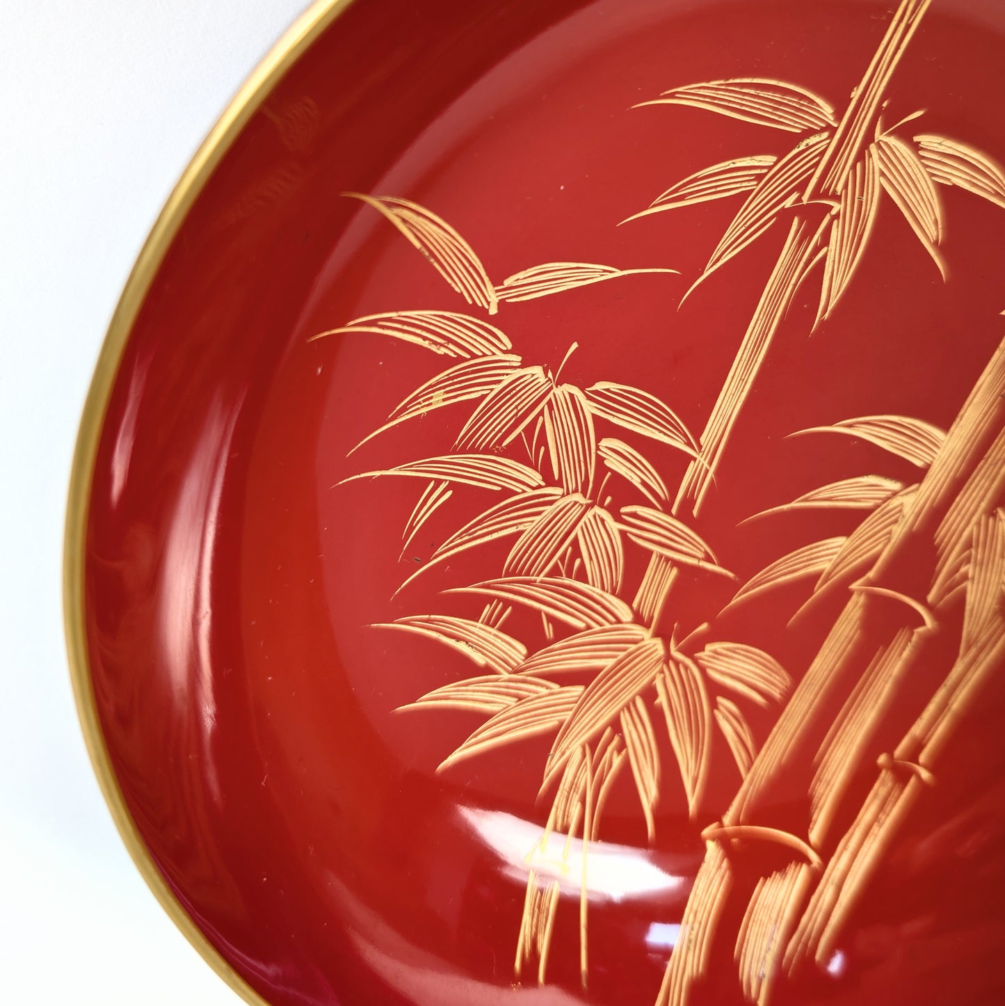 détail motif bambou en maki-e sur laque japonaise urushi artisanat traditionnel japonais