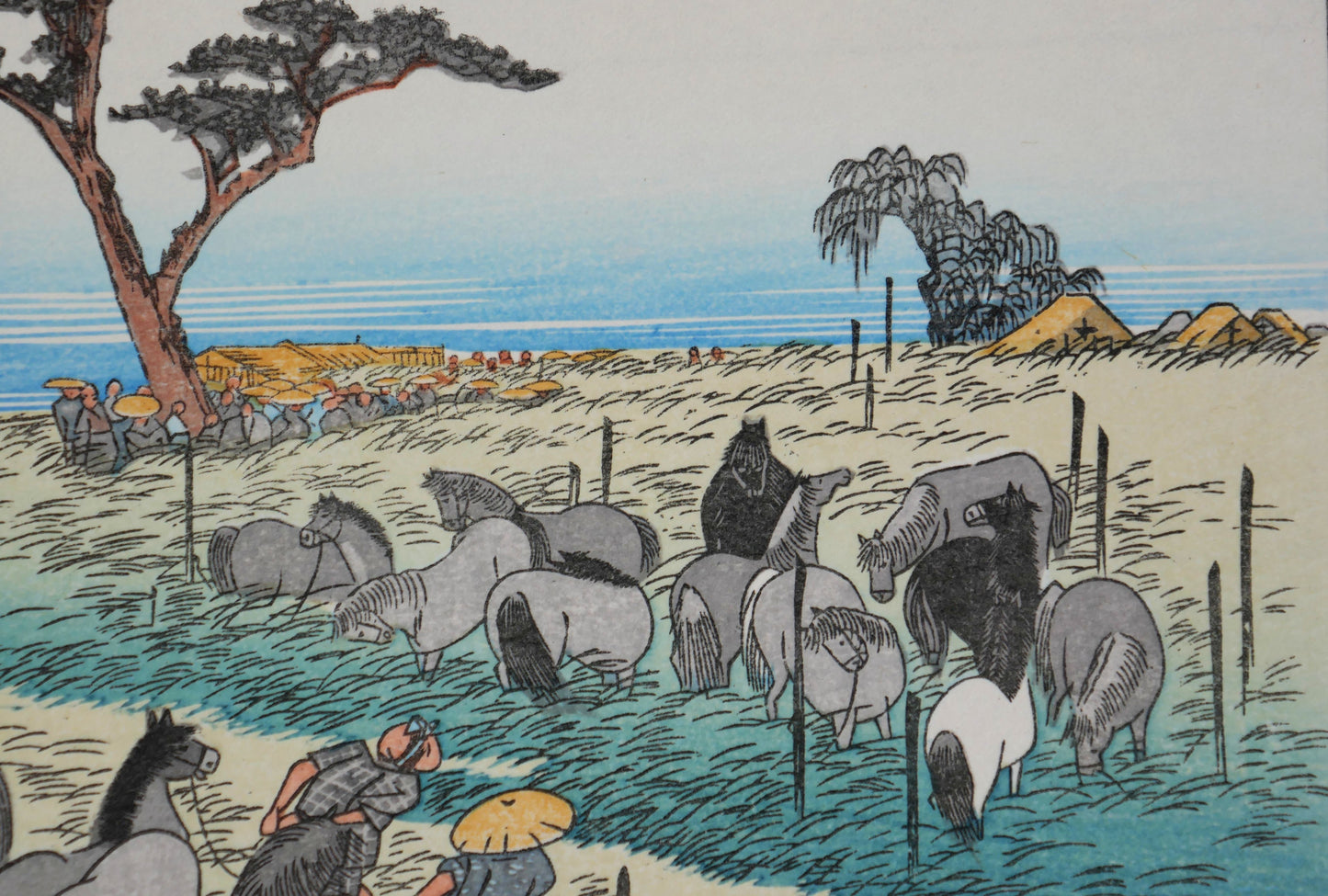 Détail des chevaux, pins et voyageurs à Chiryū dans une estampe ukiyo-e japonaise d’après Utagawa Hiroshige