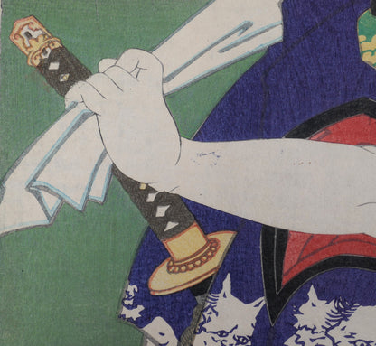 Gros plan sur la main, le sabre et le costume richement décoré de l’acteur dans cette estampe japonaise de Kunichika de 1867.