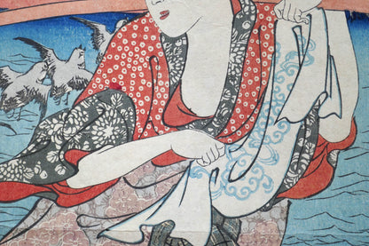 Détail de kimono aux motifs traditionnels sur estampe japonaise Edo d’Utagawa Kuniyoshi
