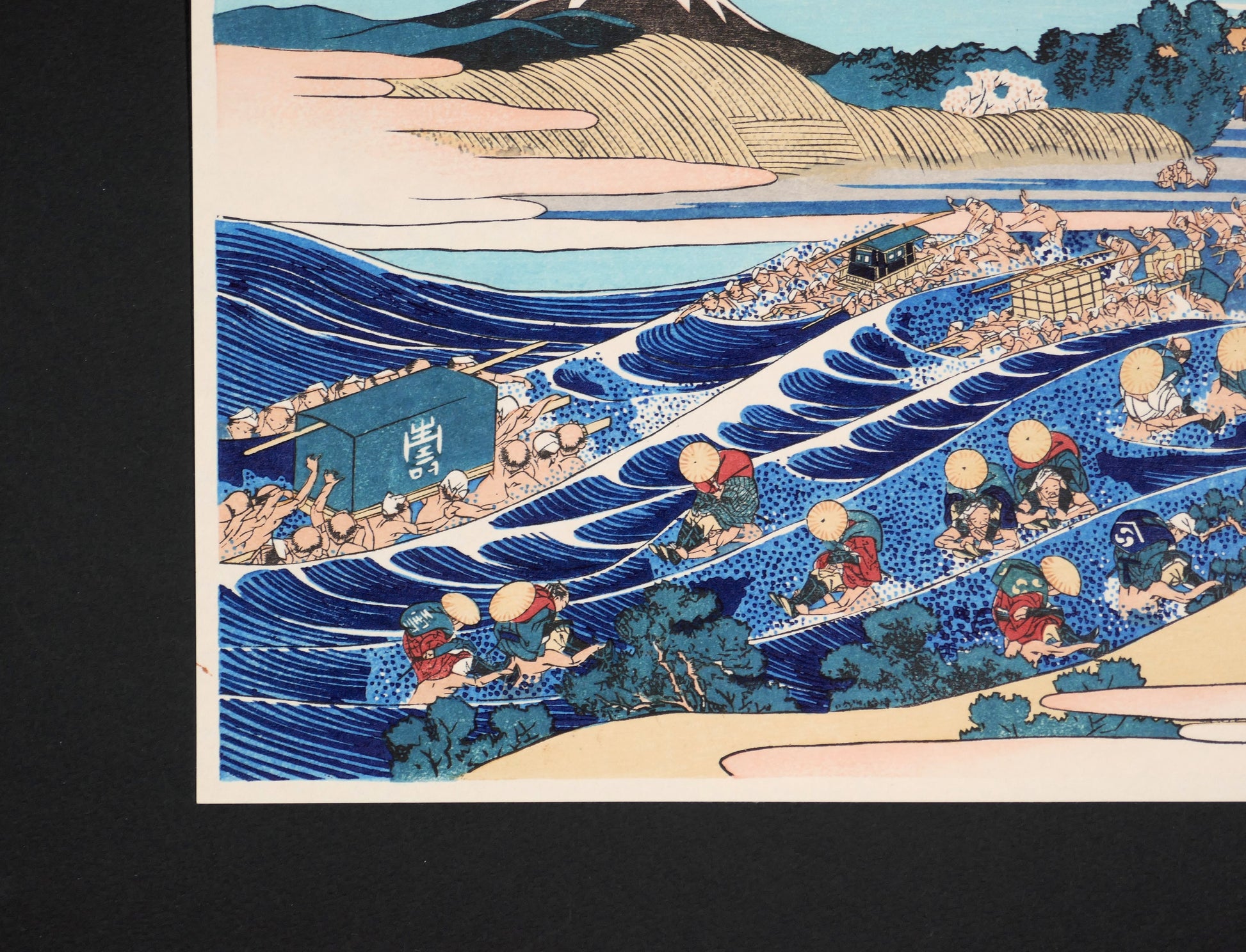 Détail de gravure sur bois japonaise Hokusai, vagues bleu de Prusse et porteurs du Tōkaidō