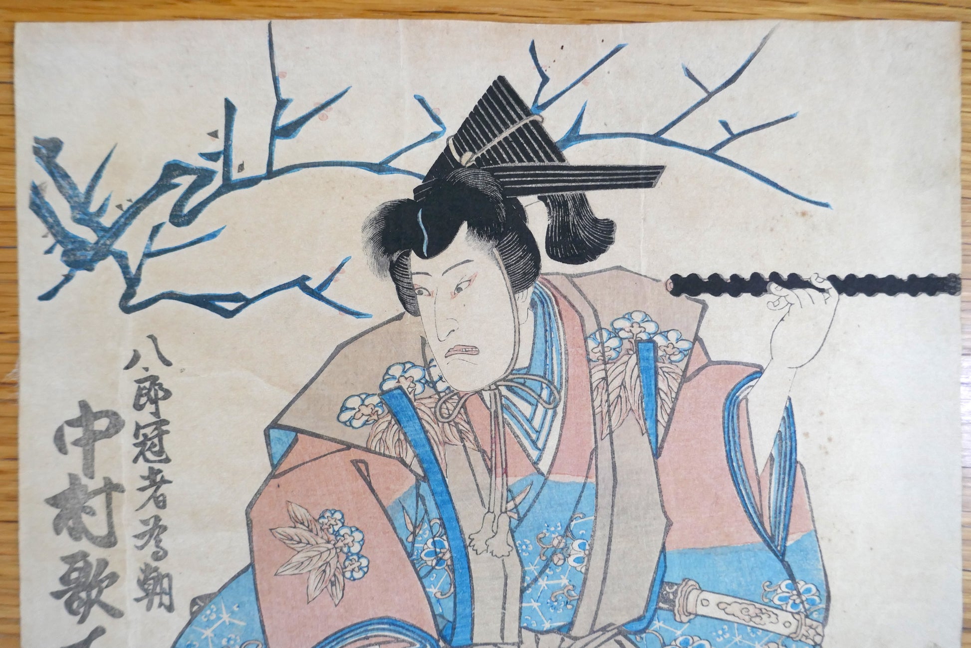 Partie supérieure de l’estampe kabuki : Nakamura Utaemon IV en Hachirō Kanja Tametomo sous des branches nues