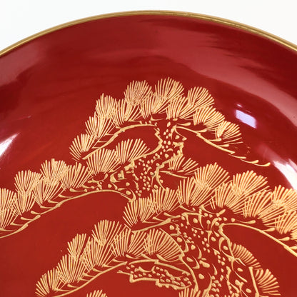 détail décor maki-e sur laque japonaise urushi motif pin artisanat traditionnel japonais