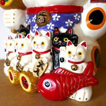 détail des chats porte bonheur du maneki neko kogedo
