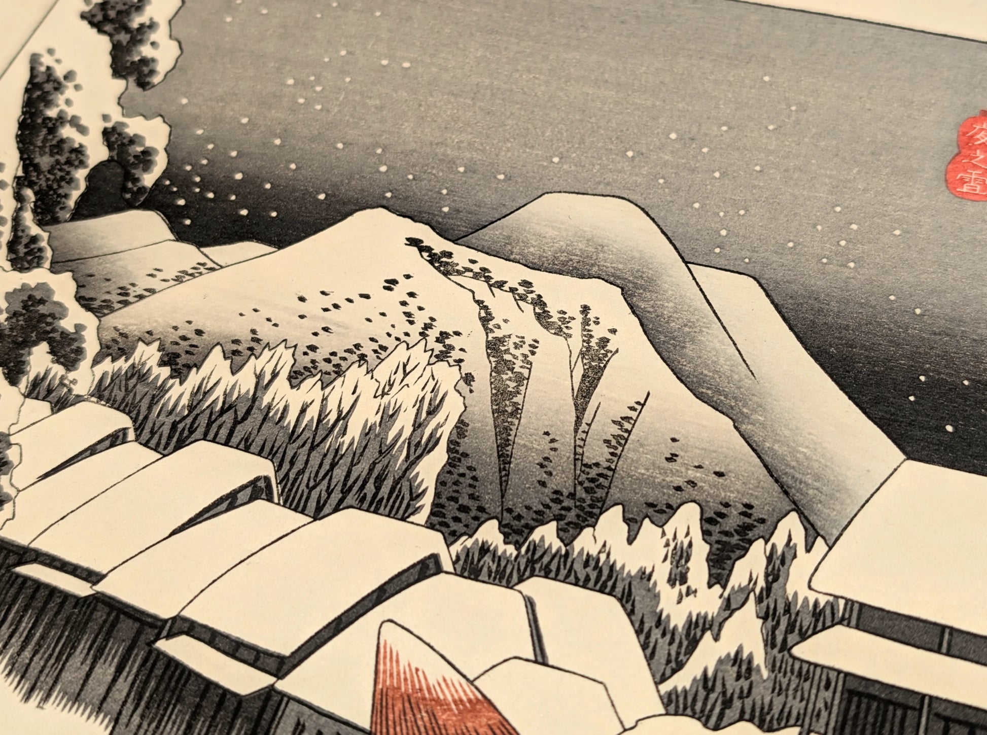 Détail de la montagne enneigée dans l’estampe Kanbara par Hiroshige, effet de neige et dégradés traditionnels