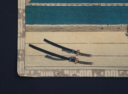 Détail de deux sabres posés au sol dans un intérieur japonais, sur une estampe ukiyo-e originale liée au Dit du Genji