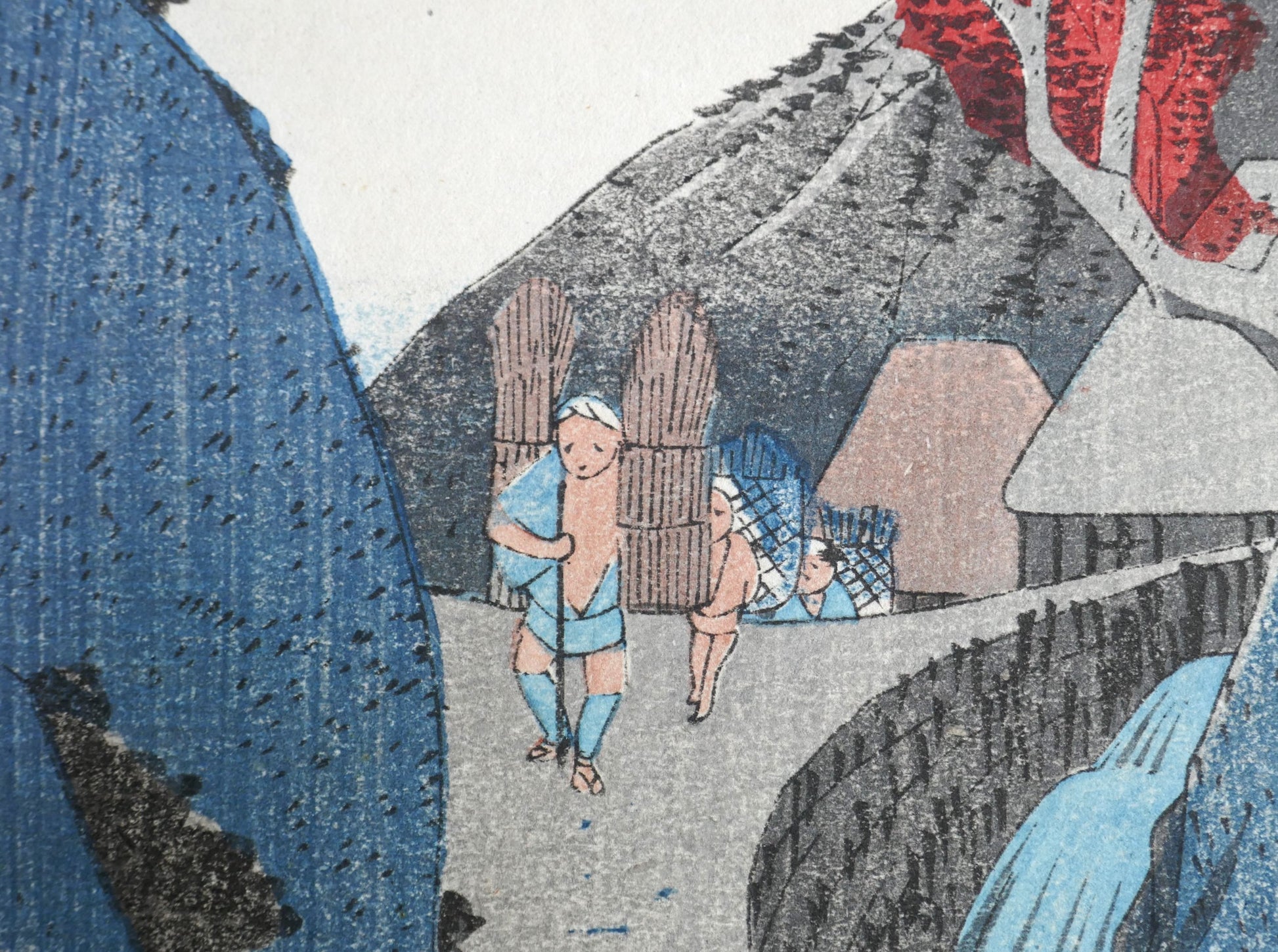 Détail de l’estampe de Hiroshige montrant trois porteurs de fagots progressant sur la route du Tokaido, à Okabe