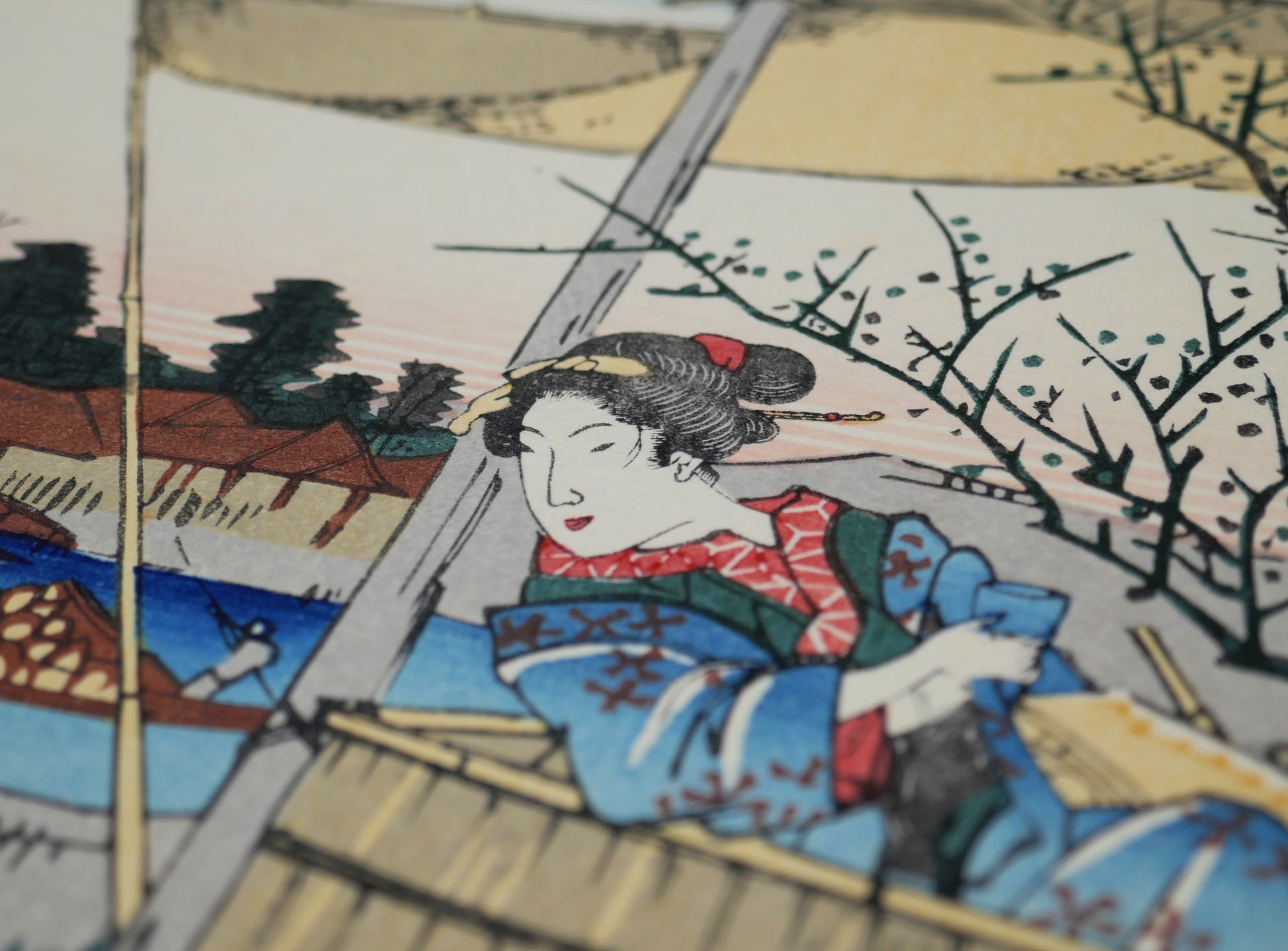 Gros plan sur une femme en kimono dans un pavillon au bord de la rivière Karasu, estampe japonaise Keisai Eisen, Kisokaidō réédition Shōwa