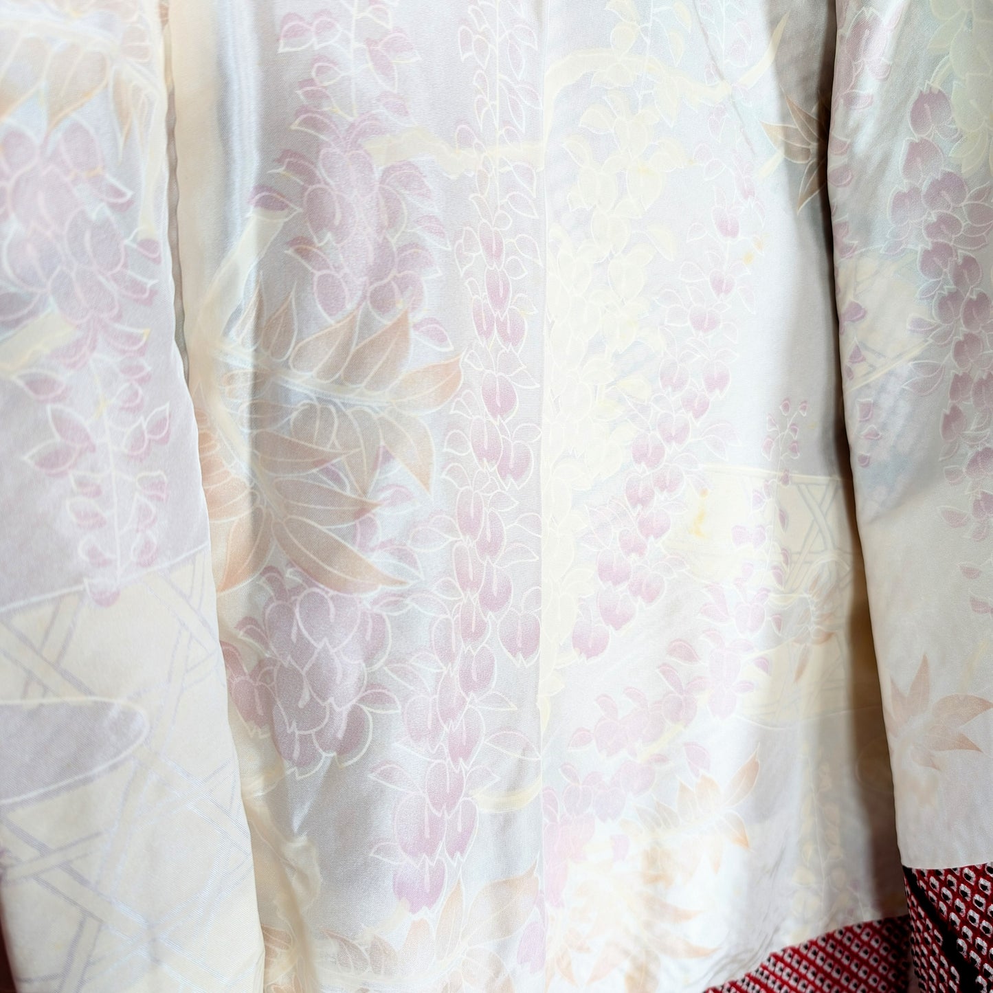 Doublure de haori en soie avec motifs fuji, glycines japonaises pastel et décor floral délicat.