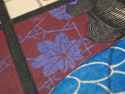 Détail du décor pourpre orné de momiji, feuilles d'érable japonais violettes, sur une estampe Kunichika de 1867.