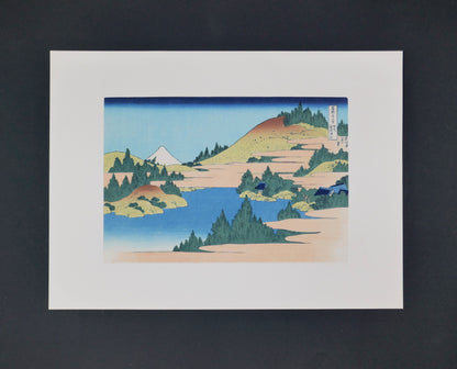 Vue complète avec passe-partout de la feuille de l’estampe japonaise Hokusai Le lac d’Hakone, réédition Shōwa par Yūyūdō