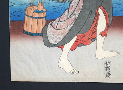 Détail d’estampe japonaise ancienne montrant les pieds d’une femme au bord de la rivière Tamagawa et le sceau de l'éditeur Sanoki, période Edo