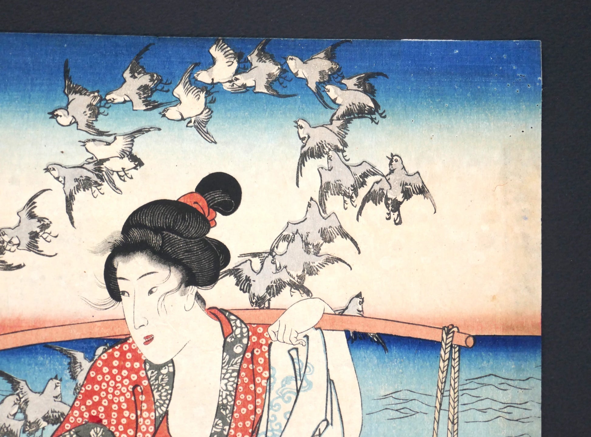 Vol de pluviers dans un paysage de rivière Tamagawa sur estampe japonaise Edo de Kuniyoshi