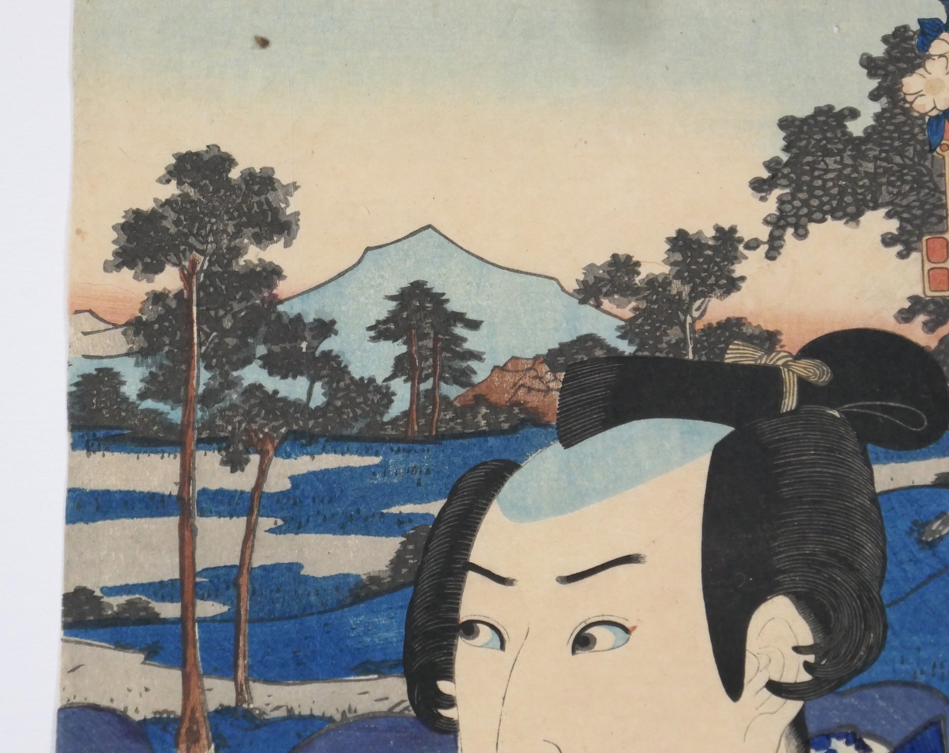 Détail de l’arrière-plan avec le mont Fuji dans une estampe japonaise ancienne