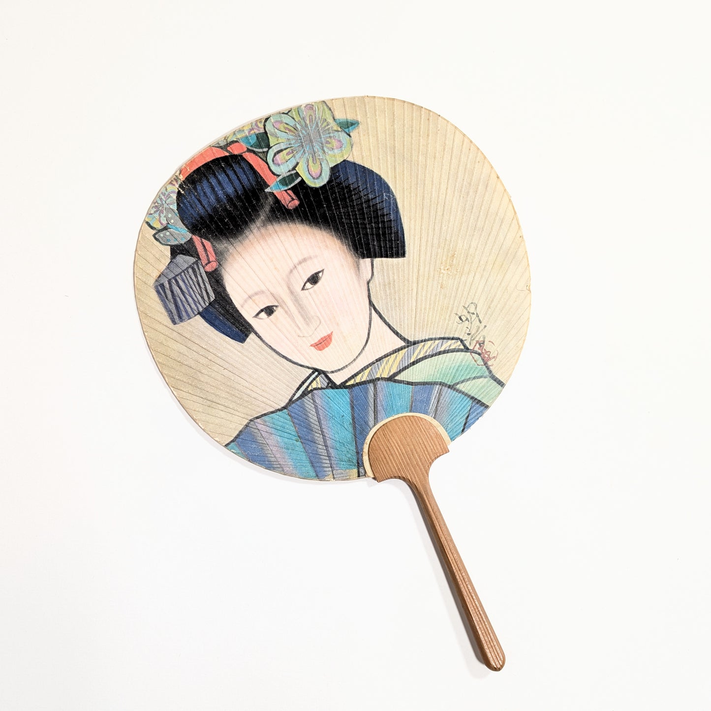 Éventail japonais uchiwa vintage Mitsukoshi pour le tricentenaire de l’enseigne, décor de femme japonaise en kimono