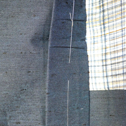 Fil de bâti apparent sur un haori japonais neuf jamais porté, soie texturée
