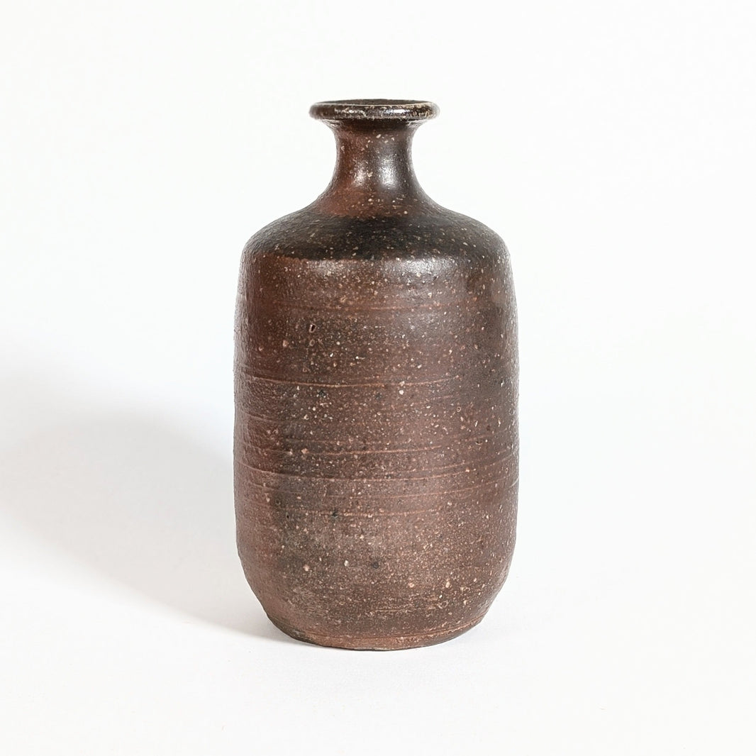 Grand Dai-tokkuri japonais en grès Bizen-yaki, grande bouteille à saké utilisée comme vase décoratif wabi-sabi