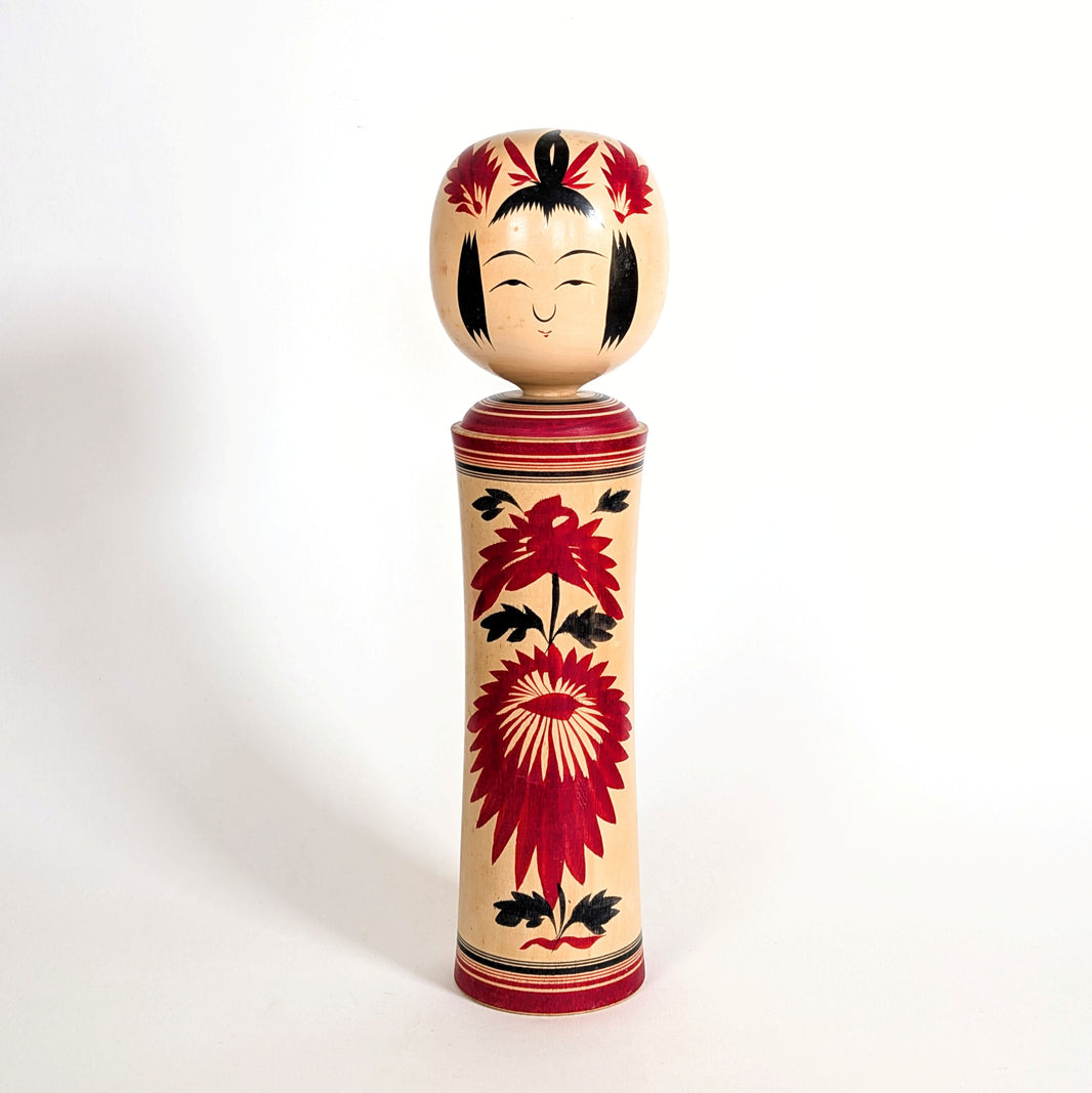 Grande poupée japonaise dentô kokeshi Naruko de 37 cm à motif chrysanthème