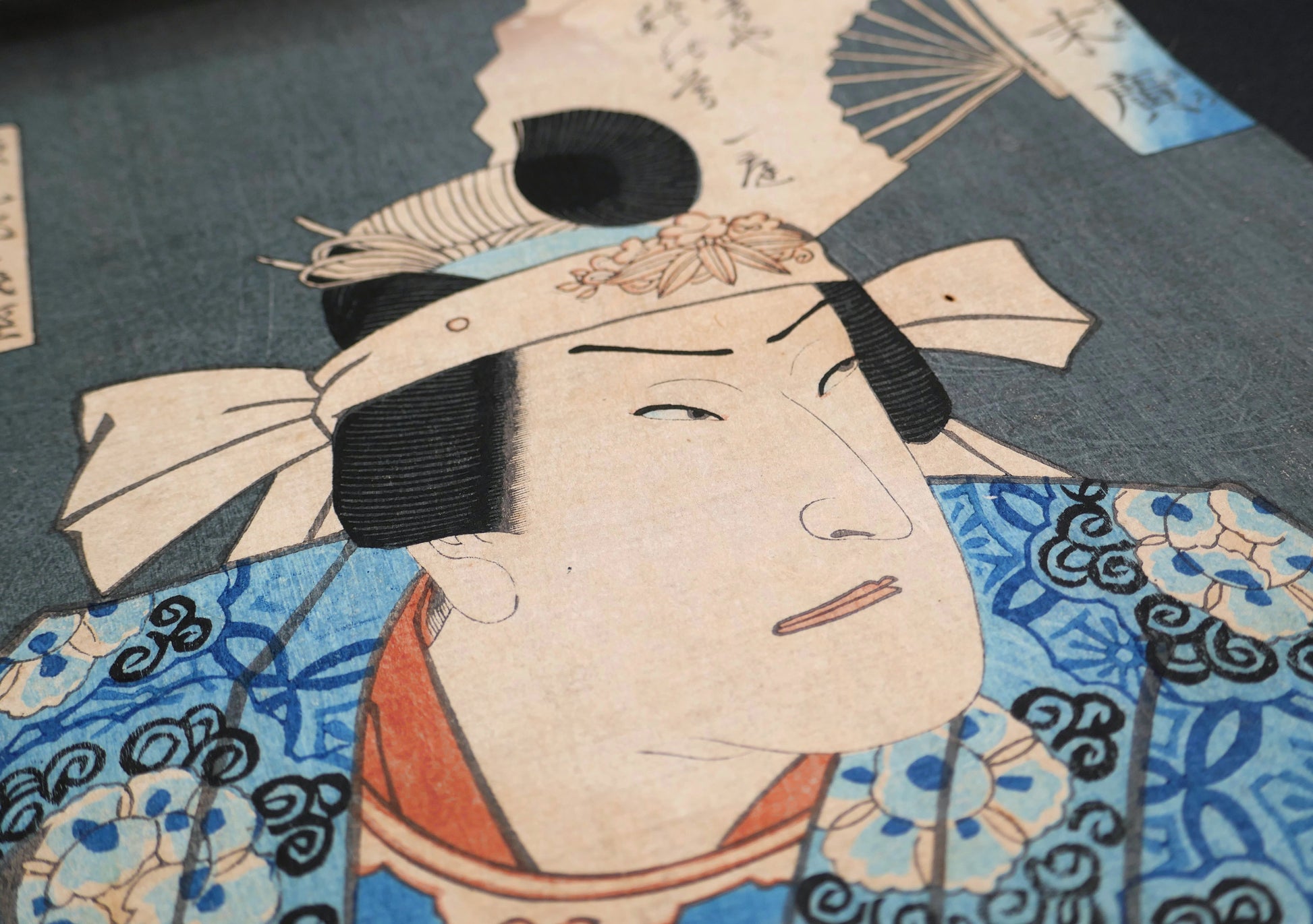 Gros plan du visage de l’acteur kabuki dans le rôle de Minamoto no Yoshitsune, estampe yakusha-e ukiyo-e originale par Utagawa Kuniteru II, 1867.