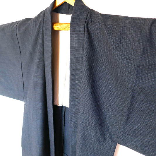 Haori japonais vintage pour homme, détail de l’ouverture avant en laine bleu marine
