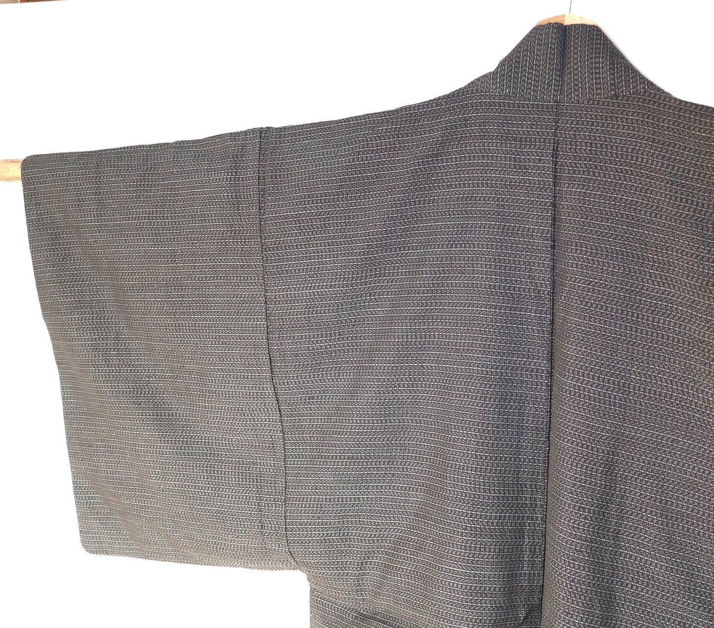 Épaule et dos du haori homme en laine tissée – motif discret japonais