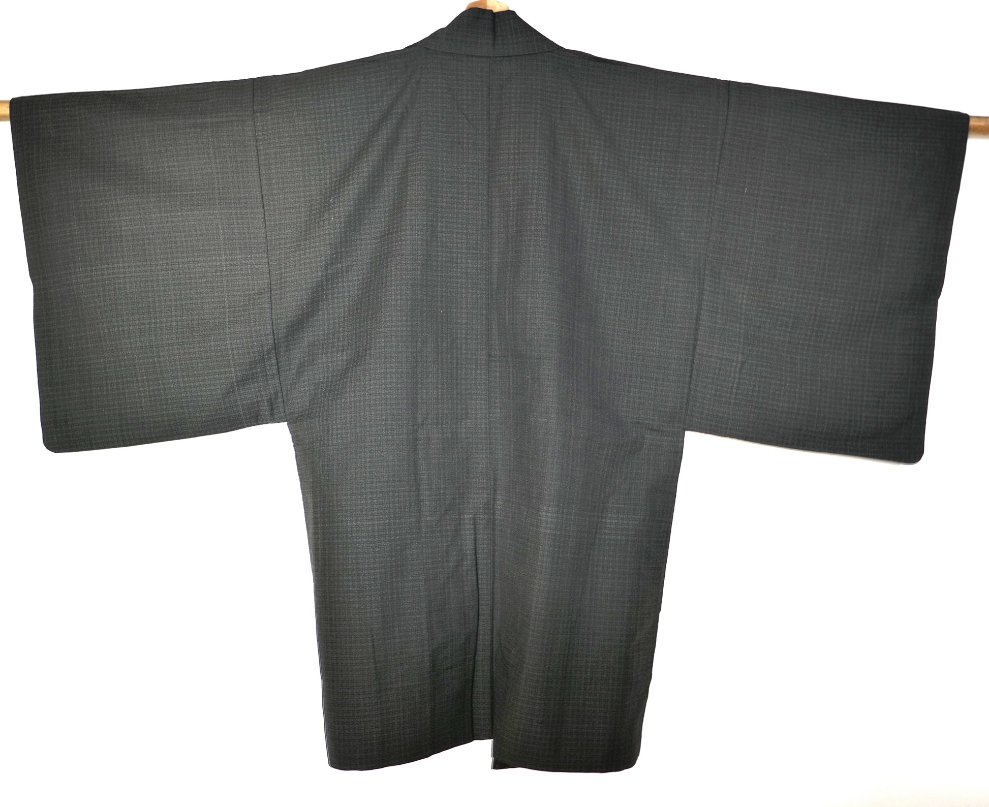 Haori homme japonais ancien 100% laine – vue de dos, coupe traditionnelle ample.