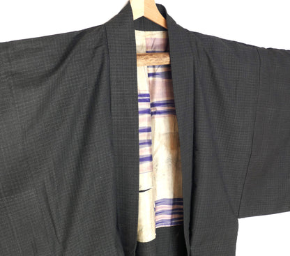 haori japonais homme – laine haut de gamme motifs koshi mon et doublure en soie rayures violettes et illustration traditionnelle.