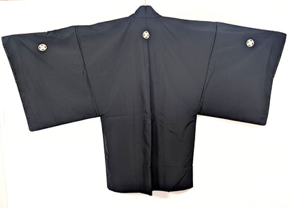 Haori japonais homme en soie habutae noire, kuro montsuki formel à cinq kamon, vue de dos