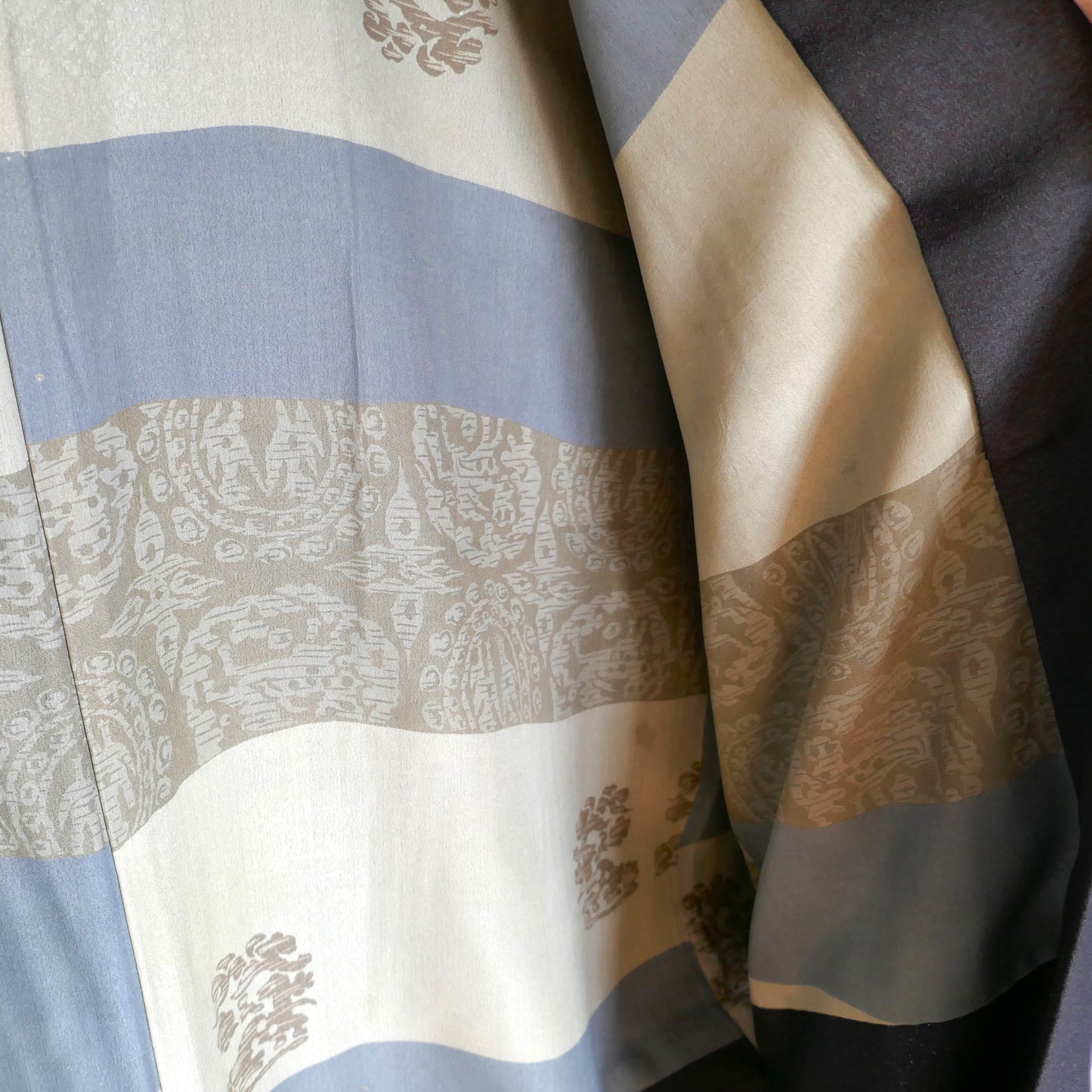 Gros plan sur la doublure intérieure d’un haori homme – kimono japonais à motif traditionnel