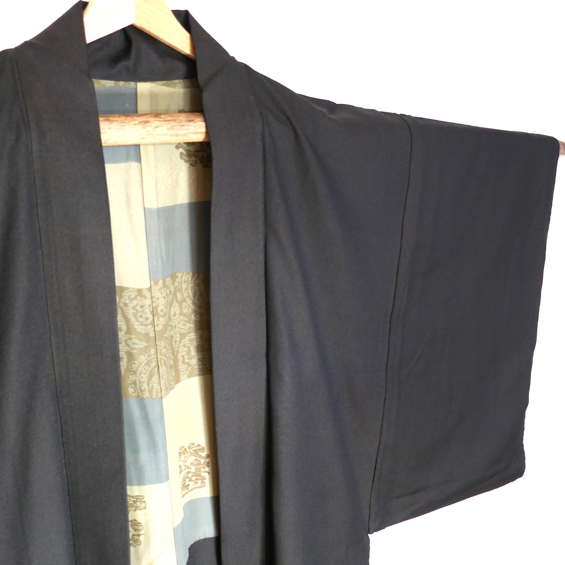 Haori vintage homme – manche gauche visible, veste kimono japonaise traditionnelle