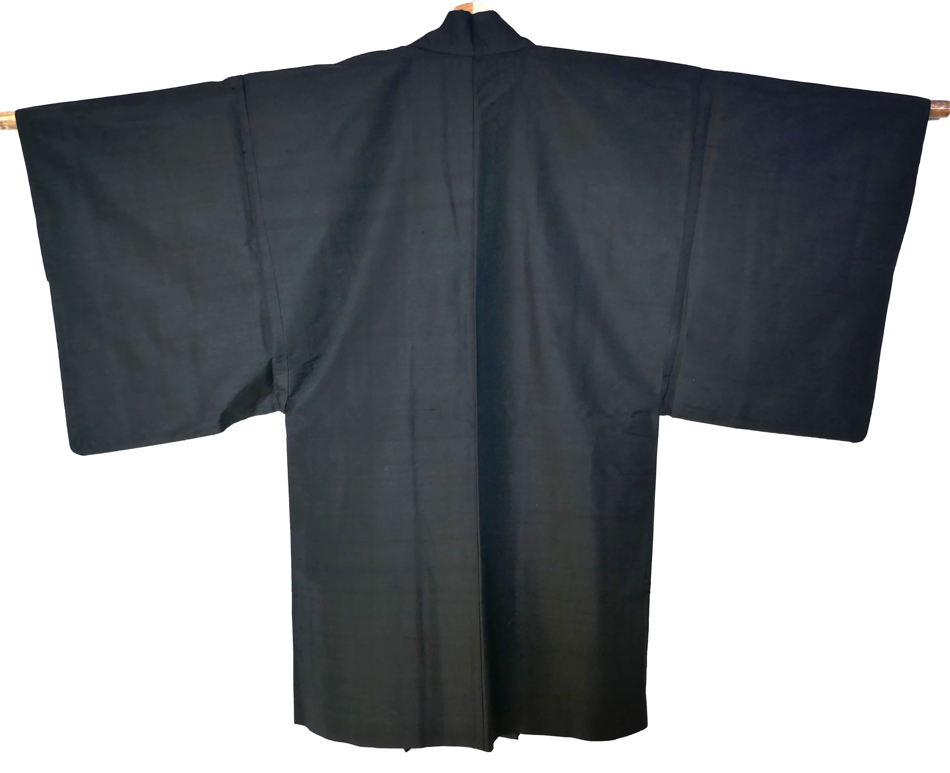 Haori pour homme en soie noire brillante, vintage époque Shōwa, vue de dos – artisanat japonais Kogedo
