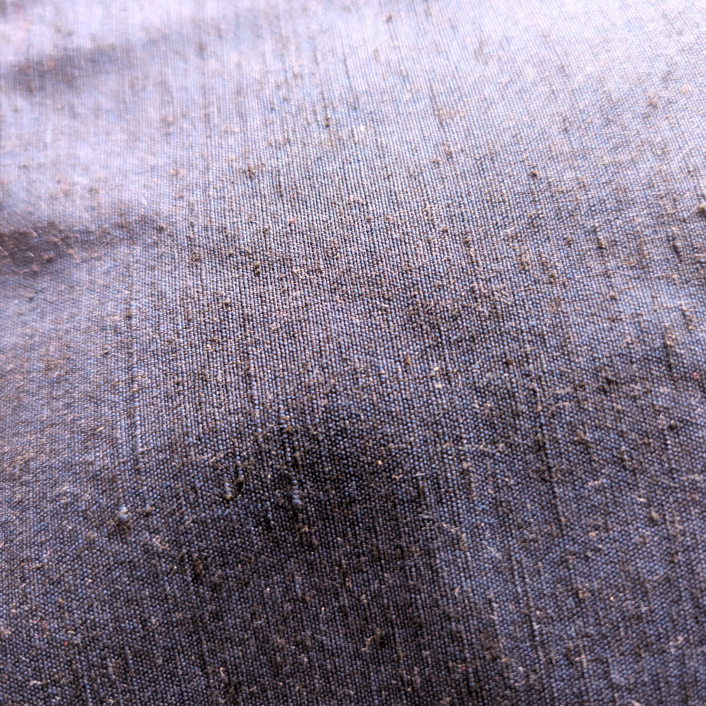 détail texture soie tsumugi haori japonais vintage textile traditionnel japonais bleu marine