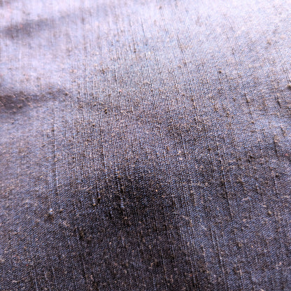 détail texture soie tsumugi haori japonais vintage textile traditionnel japonais bleu marine