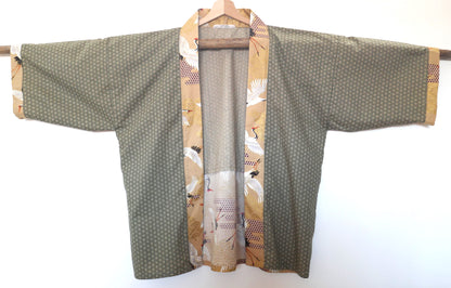 veste style kimono moderne by kogedo l'Atelier Haori Nohara no tsuru tissu asanoha et grues doré 
