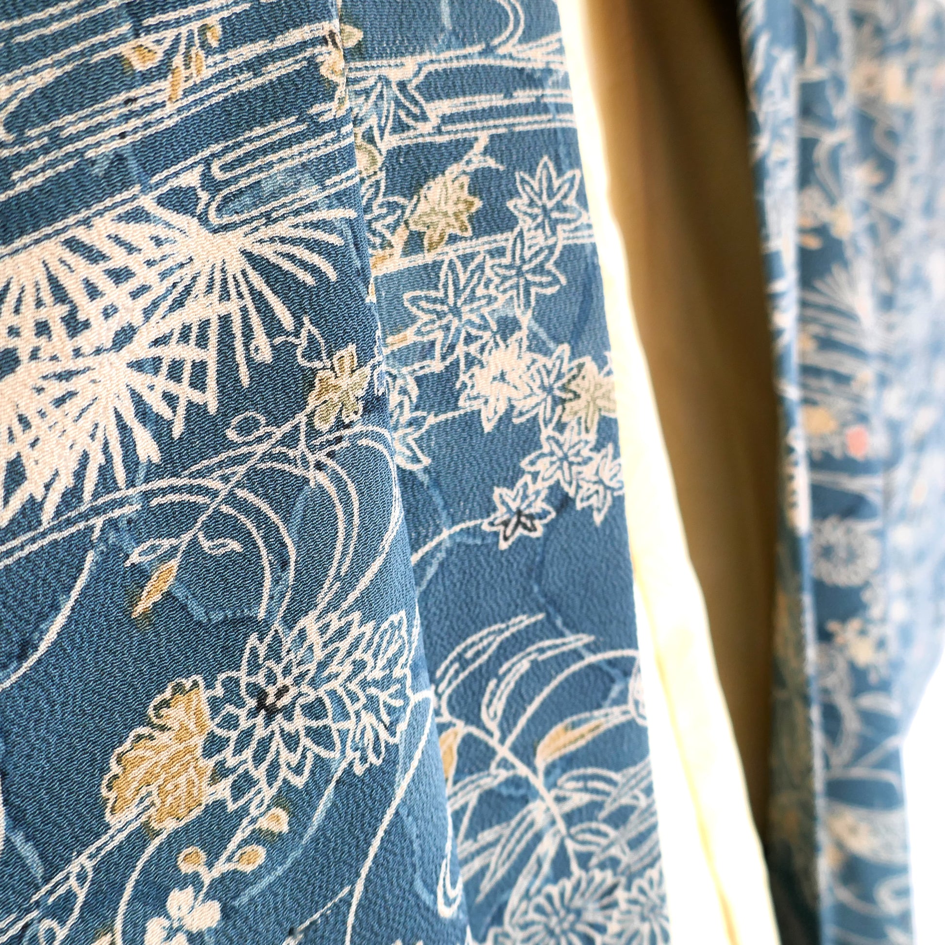 zoom sur le col momiji du haori vintage kogedo bleu petrole