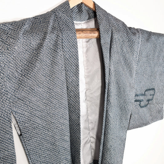 Haori japonais vintage en soie technique shibori kanoko motif textile traditionnel bleu gris