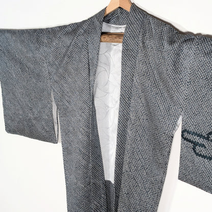 Haori japonais vintage en soie shibori kumo bleu pétrole avec doublure argent motif feuillage stylisé
