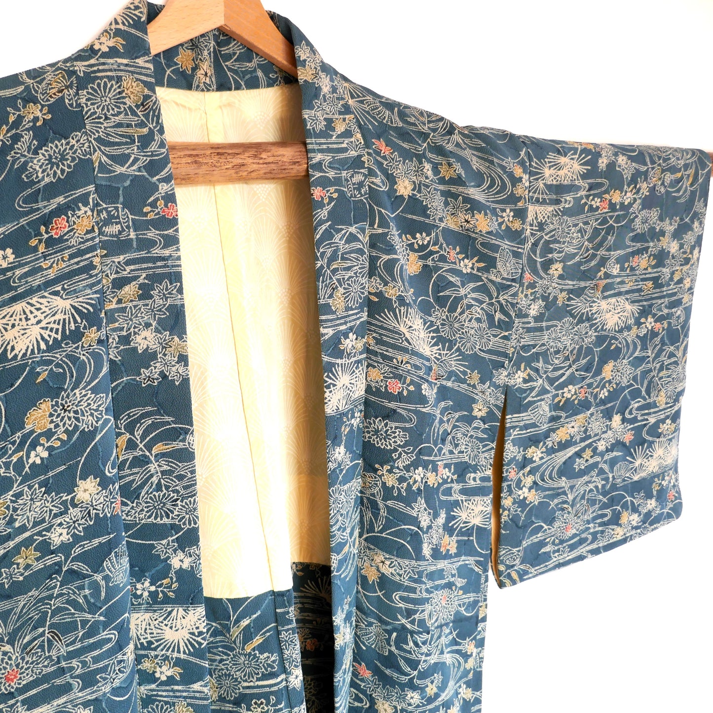 vue du haori vintage japonais kogedo bleu petrole avce manche gauche ouverte