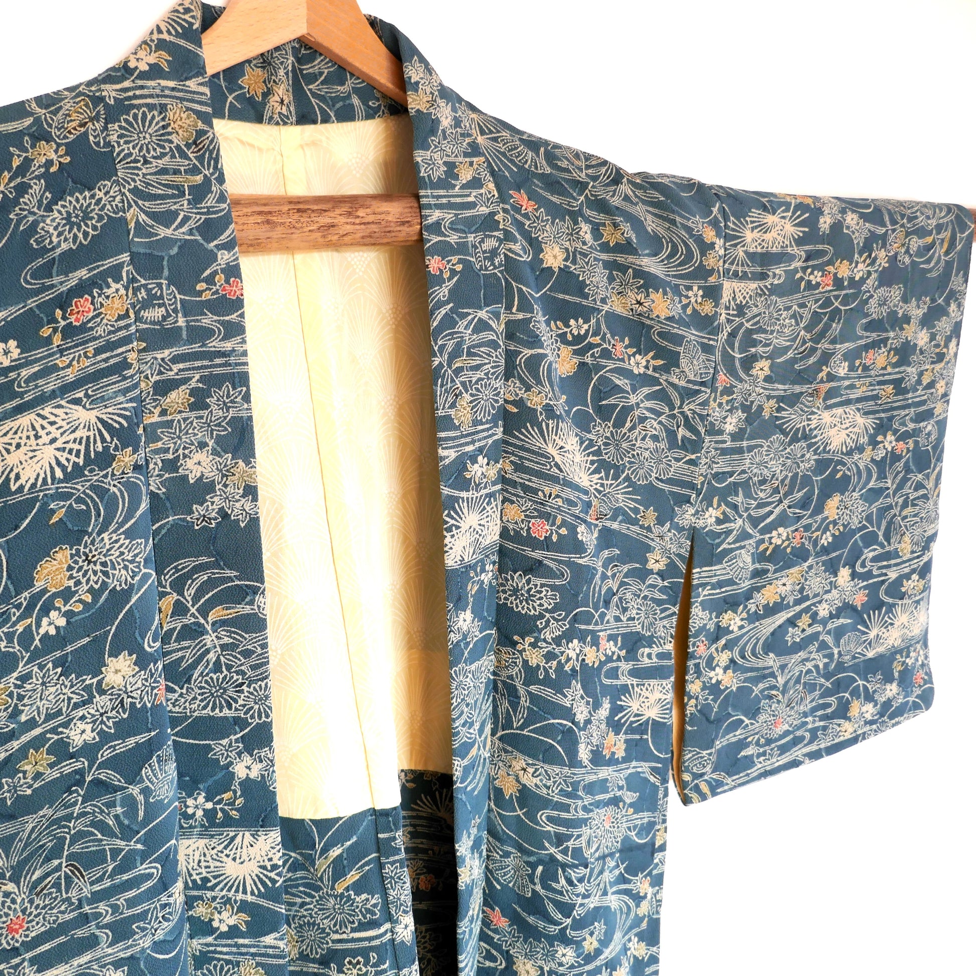 vue du haori vintage japonais kogedo bleu petrole avce manche gauche ouverte