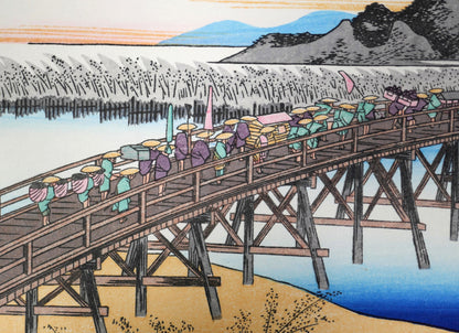 Détail de la procession de daimyō traversant le pont Yahagi à Okazaki, estampe ukiyo-e de Hiroshige issue des Cinquante-trois stations du Tōkaidō