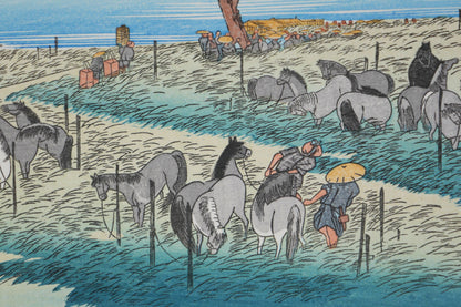 Chevaux et voyageurs sur la route du Tōkaidō dans l’estampe Chiryū de Hiroshige, scène japonaise inspirée de l’époque Edo