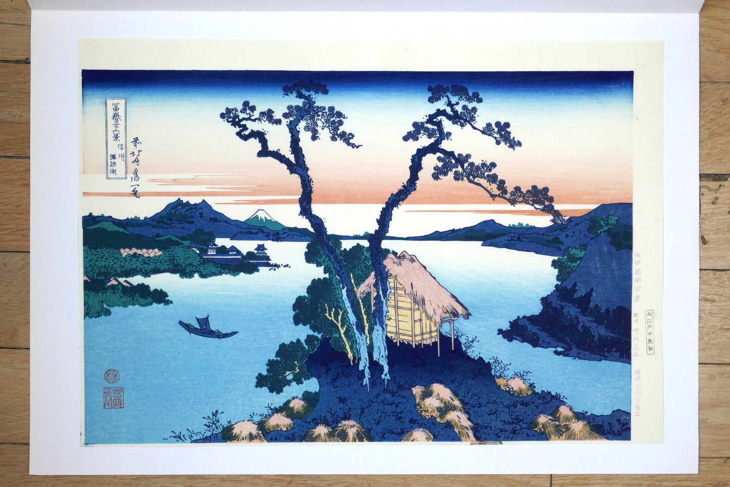 Estampe complète Hokusai 36 vues du Mont Fuji Le lac Suwa dans la province de Shinano, reproduction Shōwa, vue marie-louise ouverte.