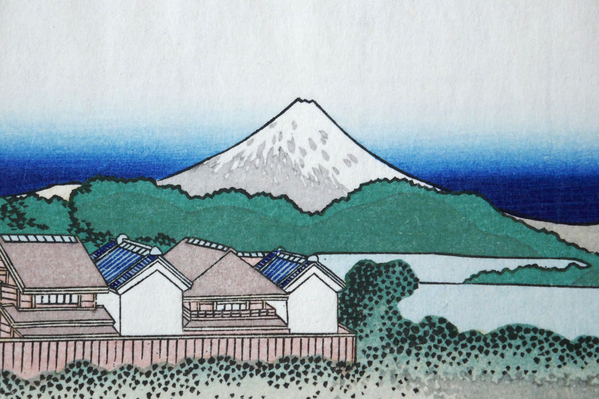 Détail estampe Hokusai Fuji vu de Senju, mont Fuji enneigé et collines, reproduction Shōwa