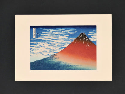 Fuji rouge de Hokusai présenté sous passe-partout, authentique édition japonaise Yūyūdō de 1965.