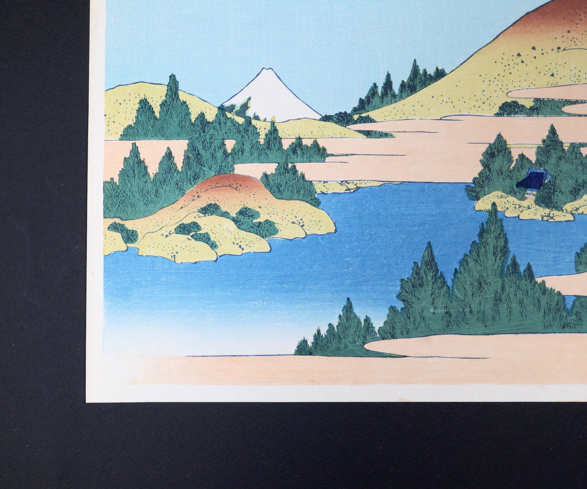 Détail du lac d’Hakone avec le mont Fuji à l’arrière-plan dans l’estampe Fugaku sanjūrokkei de Katsushika Hokusai
