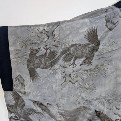 Détail d’iconographie japonaise représentant un phénix hōō sur soie imprimée