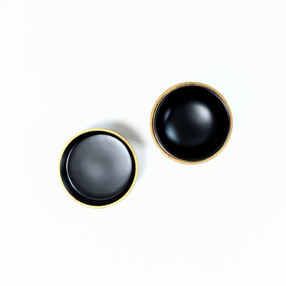 Intérieur d’un natsume en véritable laque urushi noire, ustensile de cérémonie du thé japonaise 茶道具 pour matcha usucha